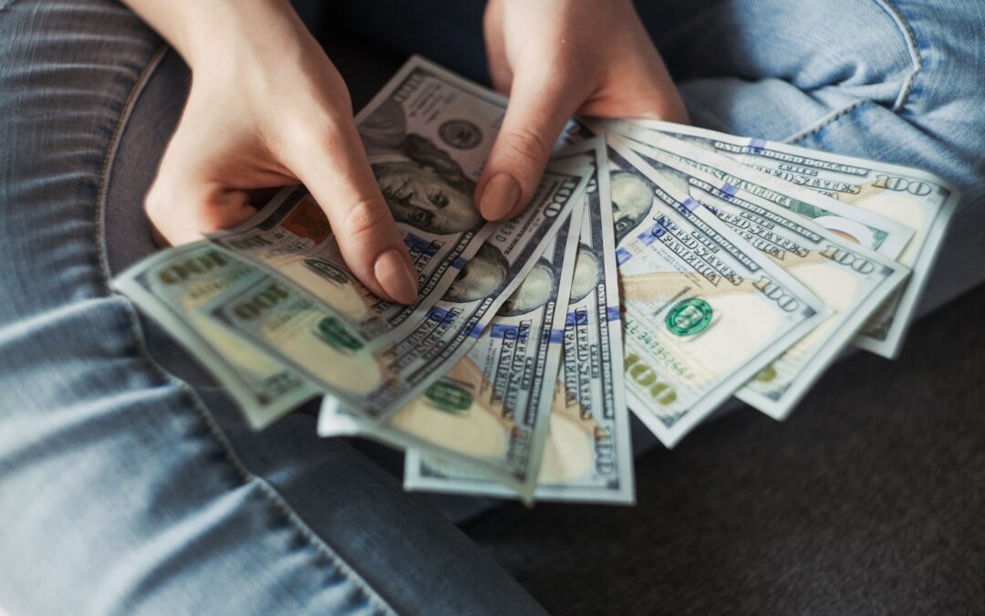 How To Make Money While Traveling Full-Time